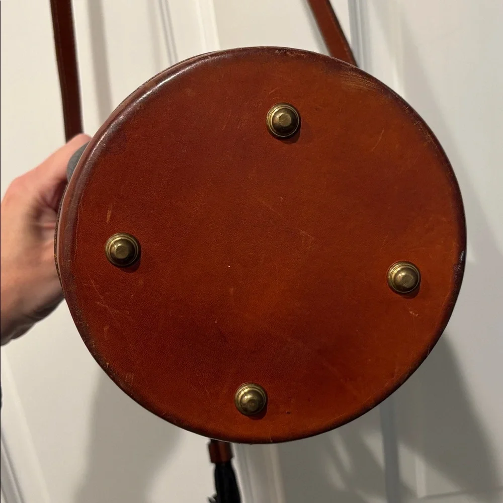 Vintage Dooney & Bourke All-Weather Leather drawstring bucket bag - Picture 8 of 9